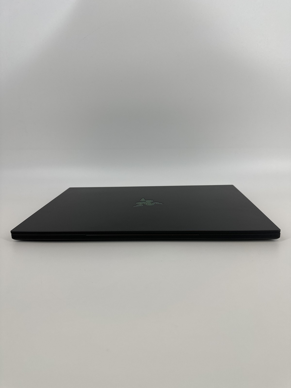 Razer Blade 16 240Hz QHD+ 2.0 GHz Ryzen AI 9 365 32GB 1TB SSD NVIDIA RTX 5070