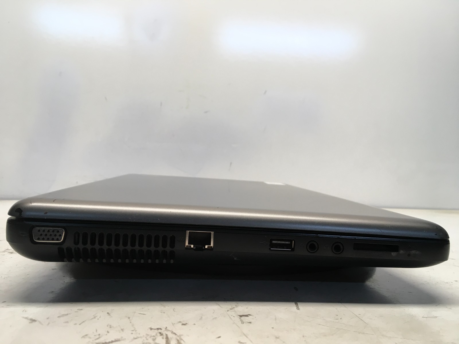 HP 2000Z-300 AMD E-300 1300MHz 4 GB NO HDD
