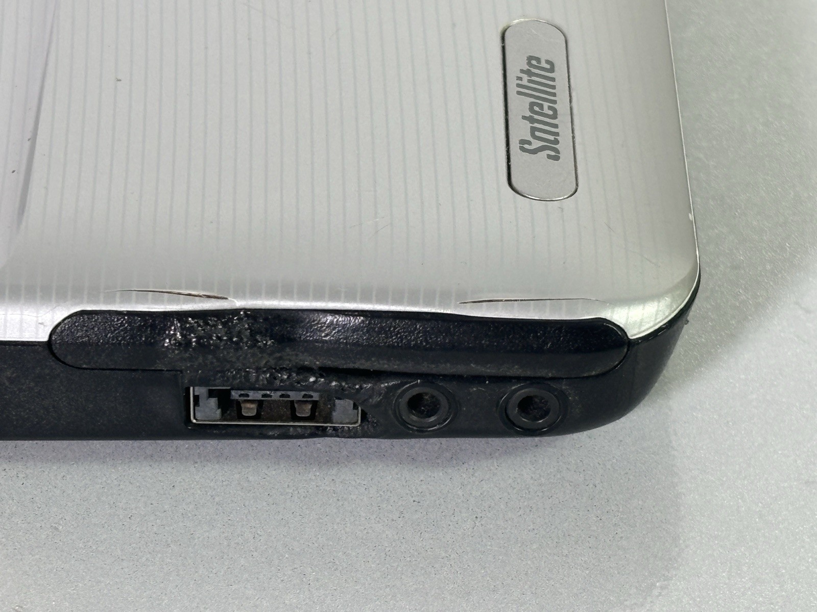 Toshiba Satellite L505 Laptop AMD Athlon II Dual-Core Windows 8 *READ