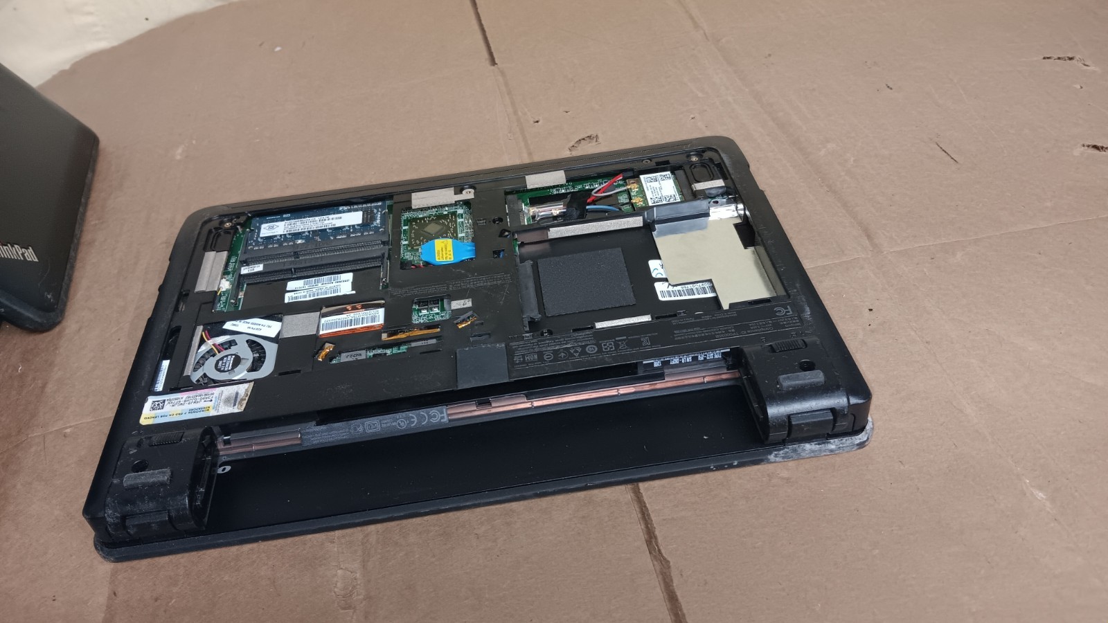 Lot of 4 Lenovo ThinkPad X131e 11.6″ Laptop AMD E2 1800 APU 11.6″ LCD Screen P/R