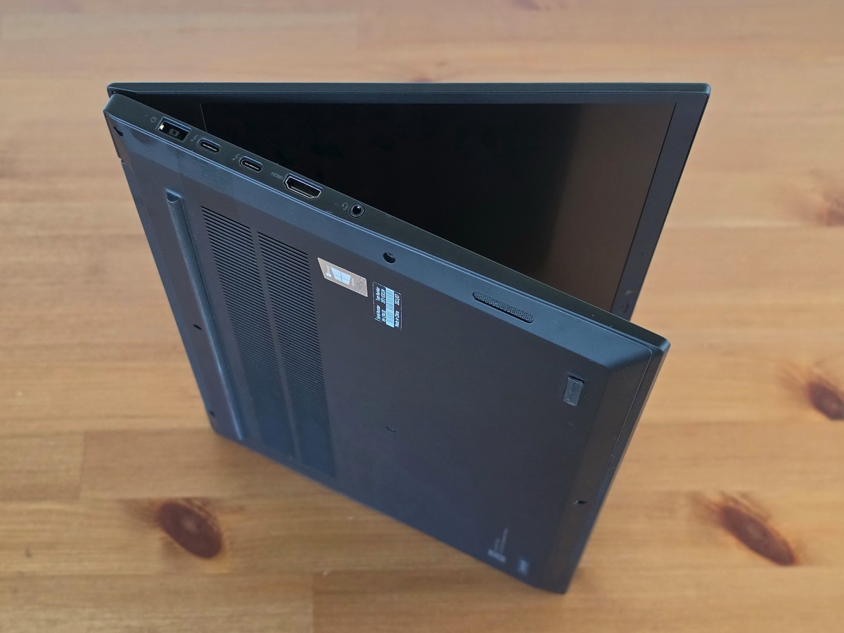 Lenovo ThinkPad P1 Gen 3 i7-10875H 16GB 15″ FHD 1920×1080 512GB SSD NVIDIA T1000