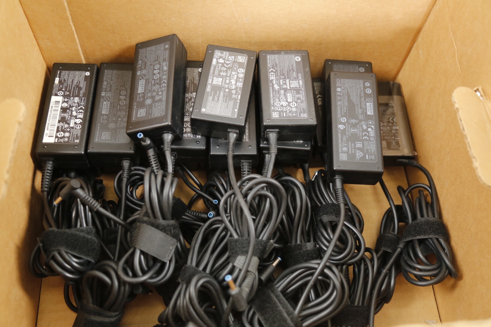 Lot of 25 OEM HP 65W AC Adapter Laptop Charger 19.5V 3.33A Blue Tip 710412-001