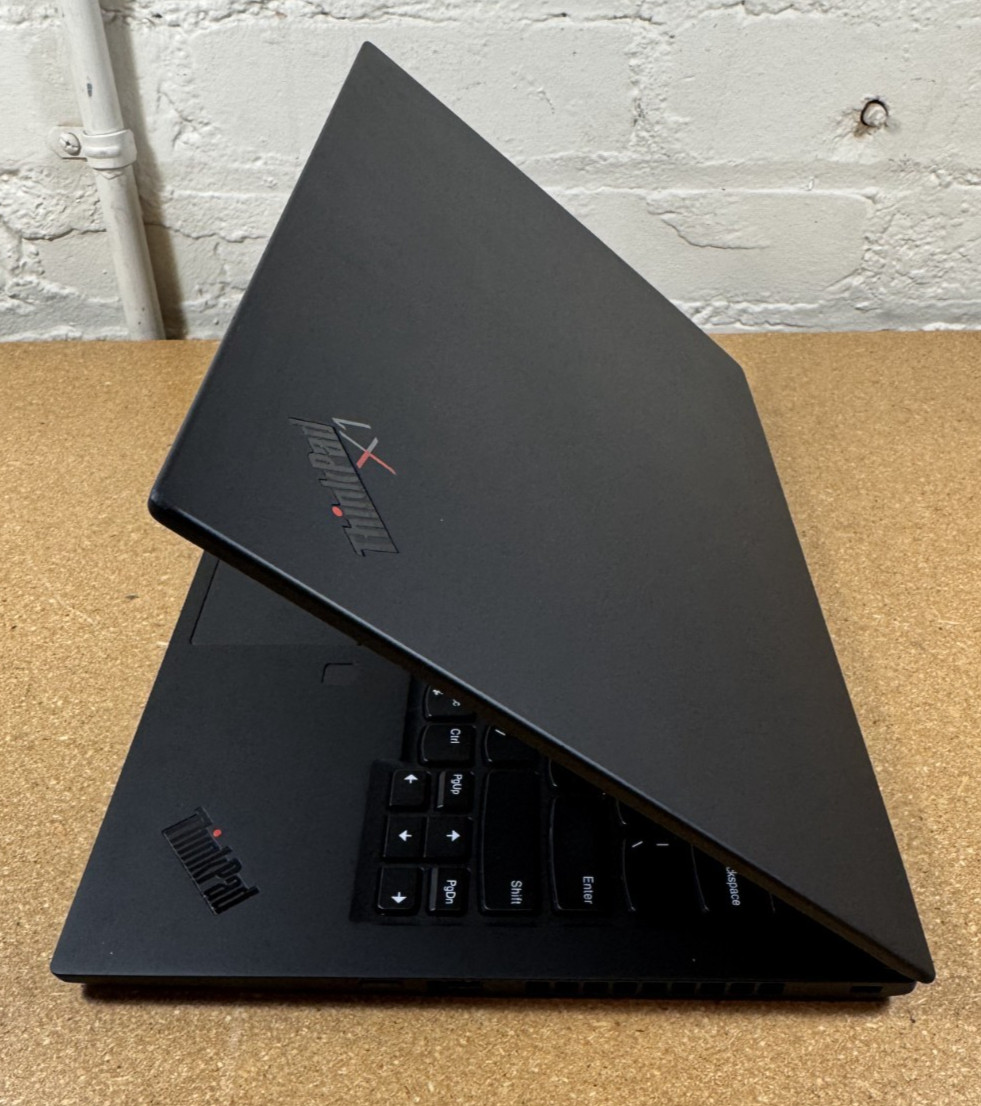 Lenovo X1 Carbon Gen 8 i7-10610U 16GB 512GB SSD Win 11 Pro White Spot
