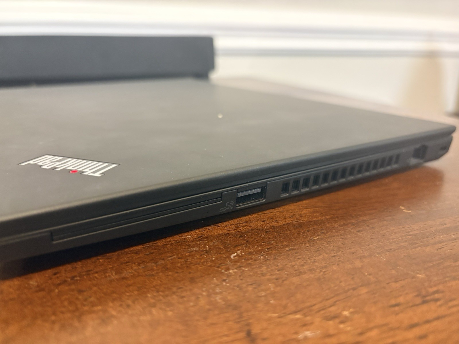 Lenovo ThinkPad T490 14.1″ i5-8265U 1.6Ghz 16GB Battery & Extras *NO SSD OR OS*