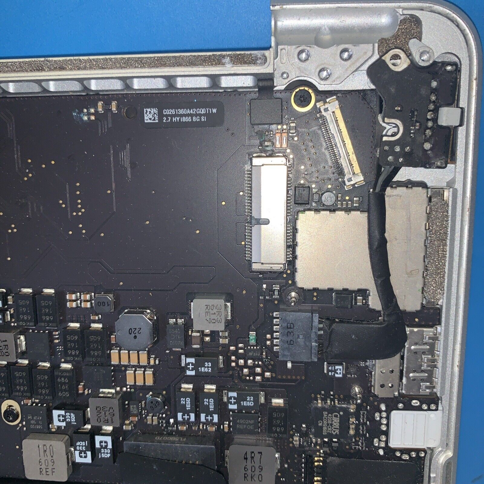Apple MacBook Pro Retina 13″ A1502 Top Case w/ mainboard/ Keyboard & Trackpad