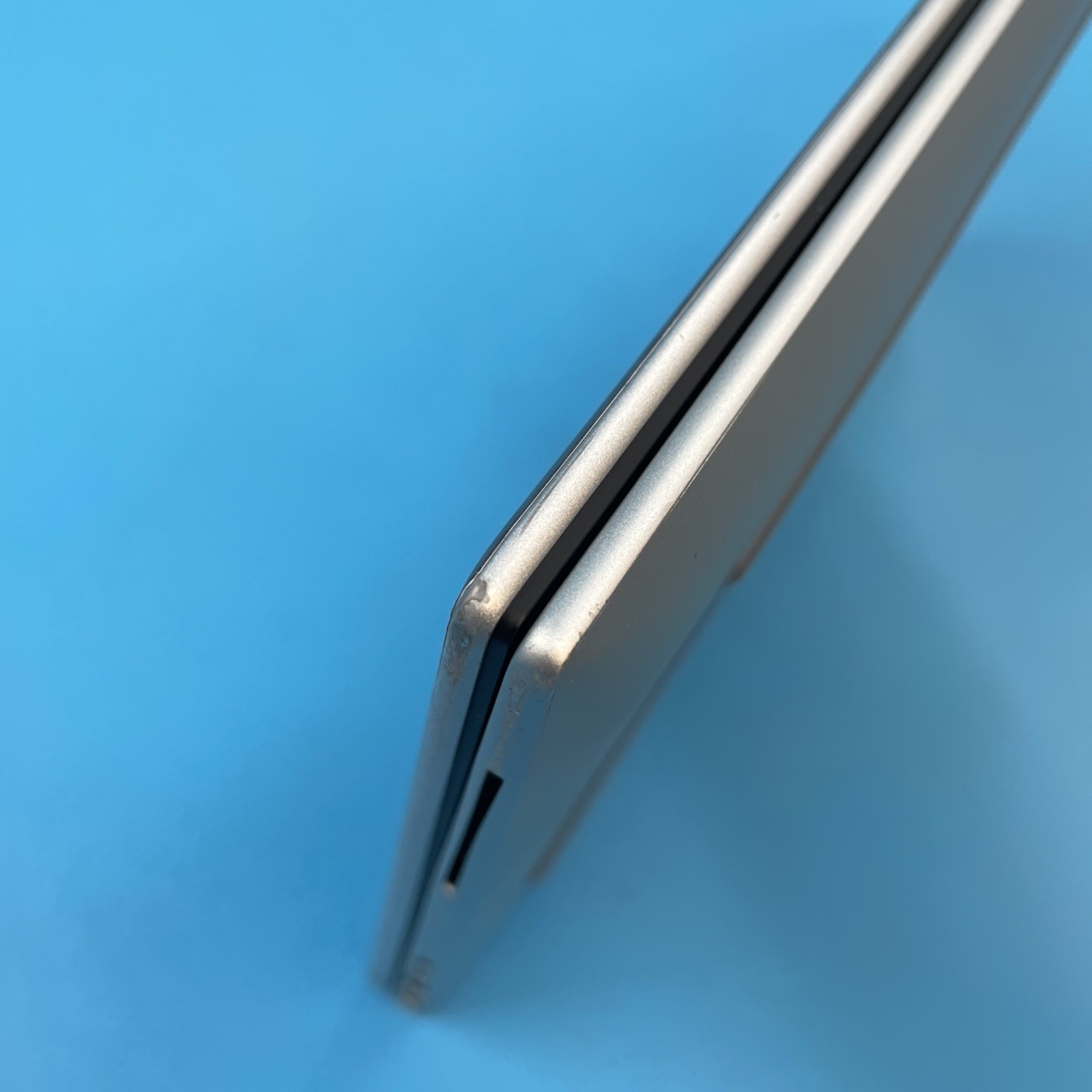 HP EliteBook 840 G10 | i5-1345U | 16GB RAM | 256GB SSD | WIN 11 PRO | 79% BATT