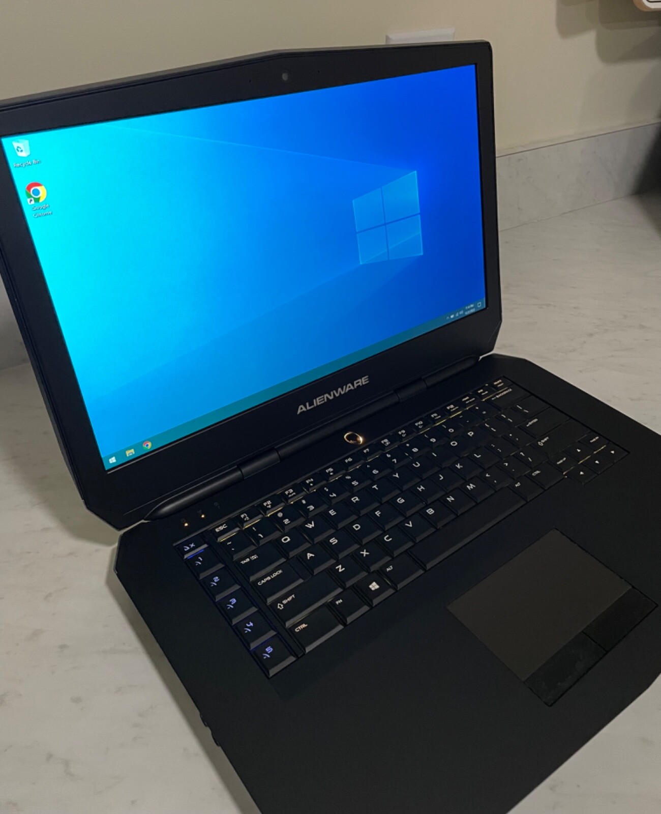 Alienware 15 r2 gaming laptop (Excellent Condition)