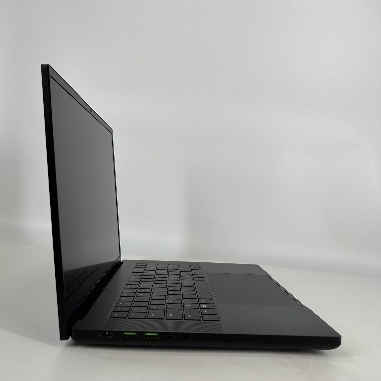 Razer Blade 16 240Hz FHD+ 2.2 GHz i9-13950HX 32GB 1TB/1TB NVIDIA RTX 4090 READ