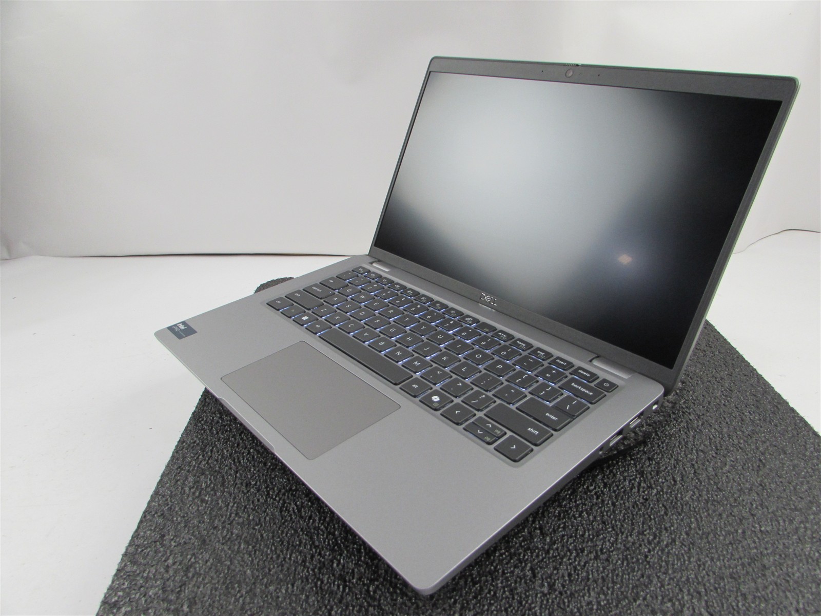 DELL LATITUDE 5450 1920X1080 FHD CORE ULTRA 5 135U 512GB SSD NO RAM NO O.S