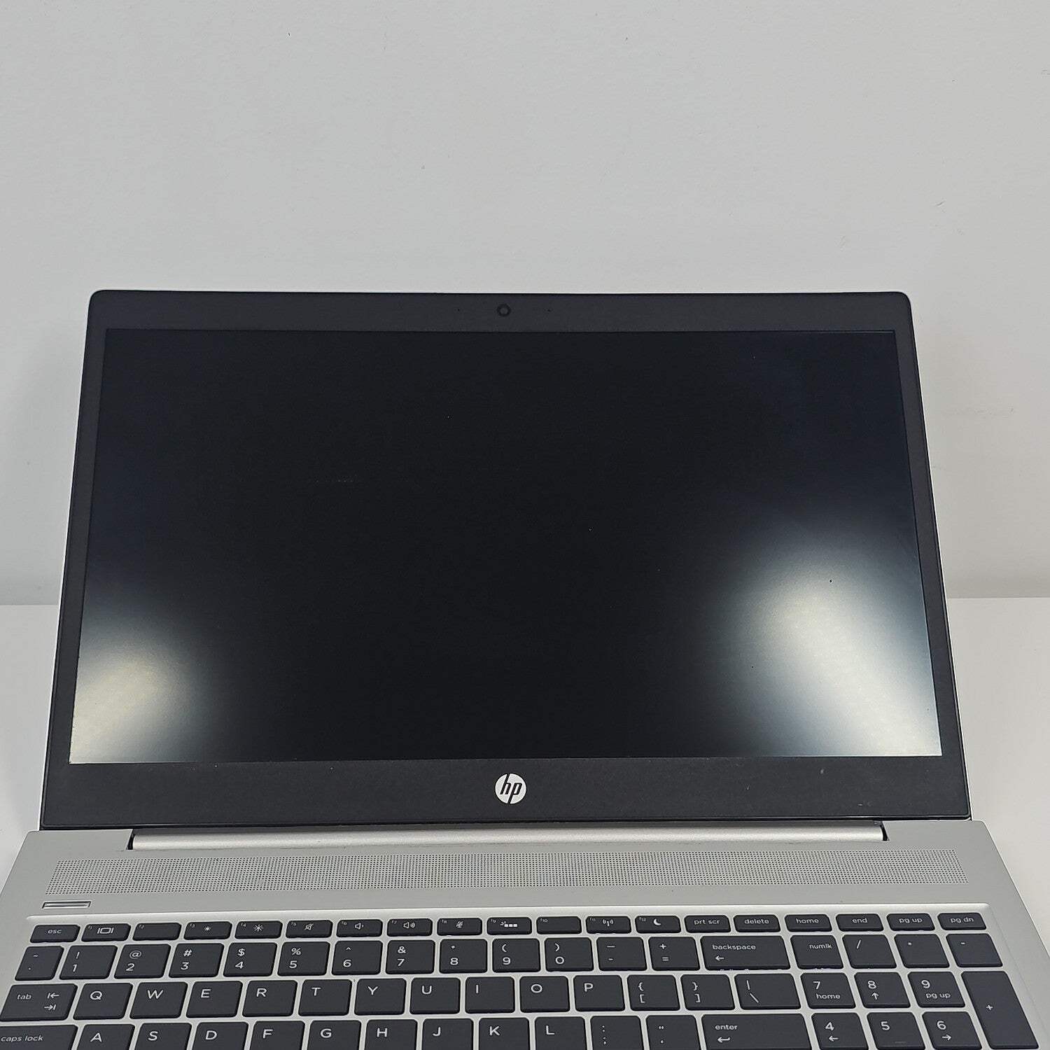 Broken HP ProBook 450 G6 15.6″ i5-8265U 1.6GHz 8GB RAM 256GB SSD LCD Bright Spot