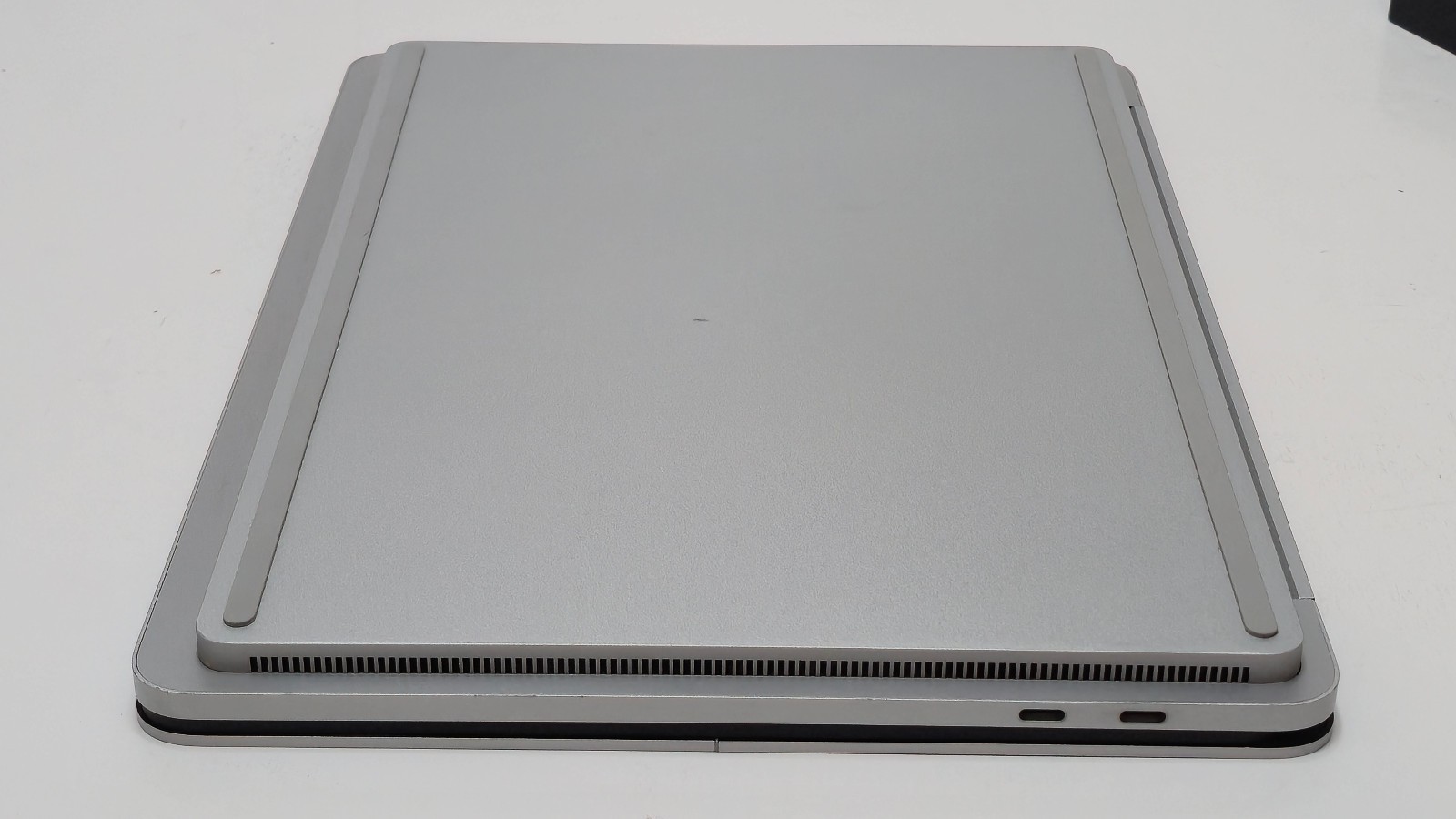 Surface Laptop Studio 1964 Core i7-11370H 32GB RAM 1TB SSD 14.4″ A2000 GPU 4 GB