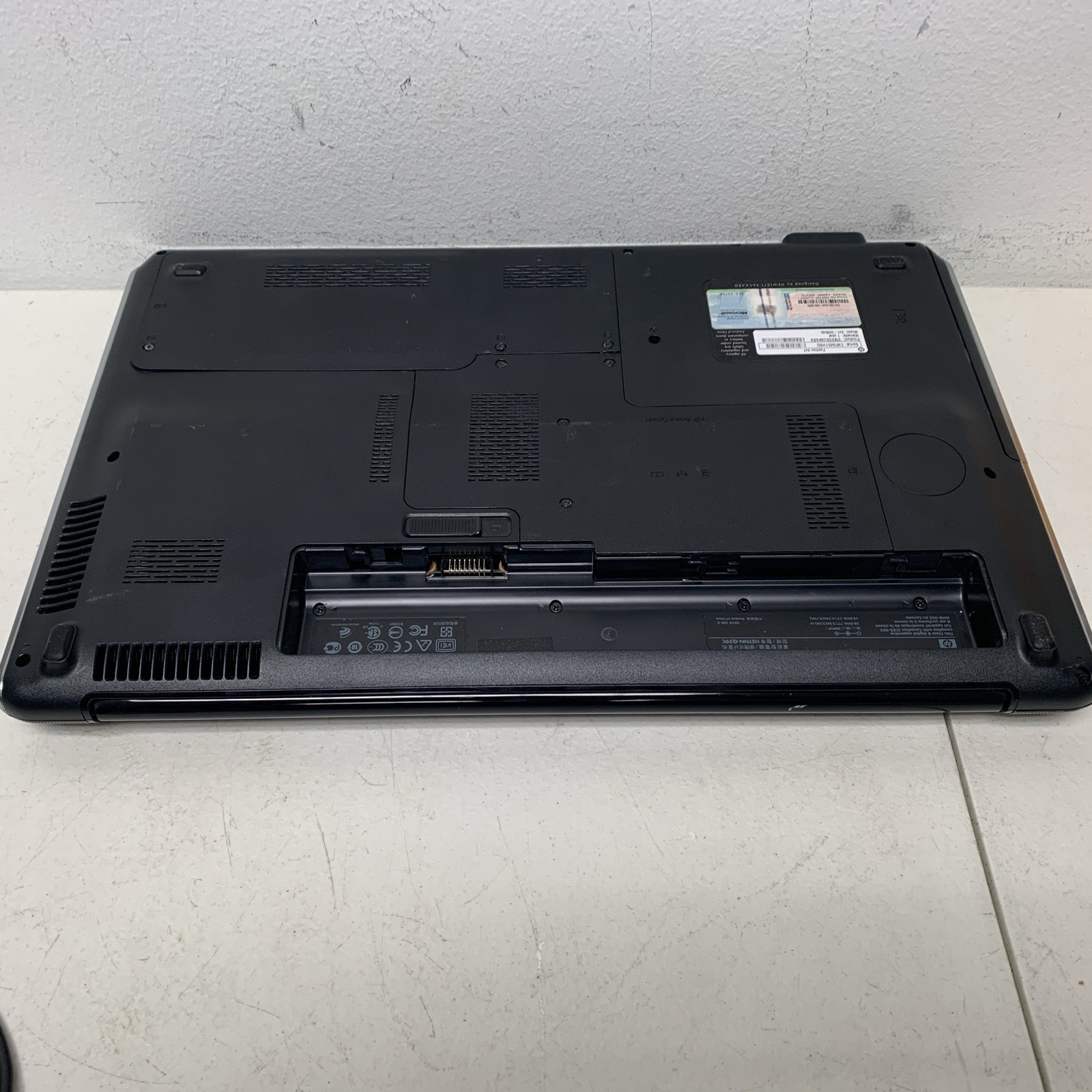 HP Pavilion DV7-AMD Turion Dual M600 24MHz 2GB RAM 128Gb SSD Wind 10 Ed Read Des