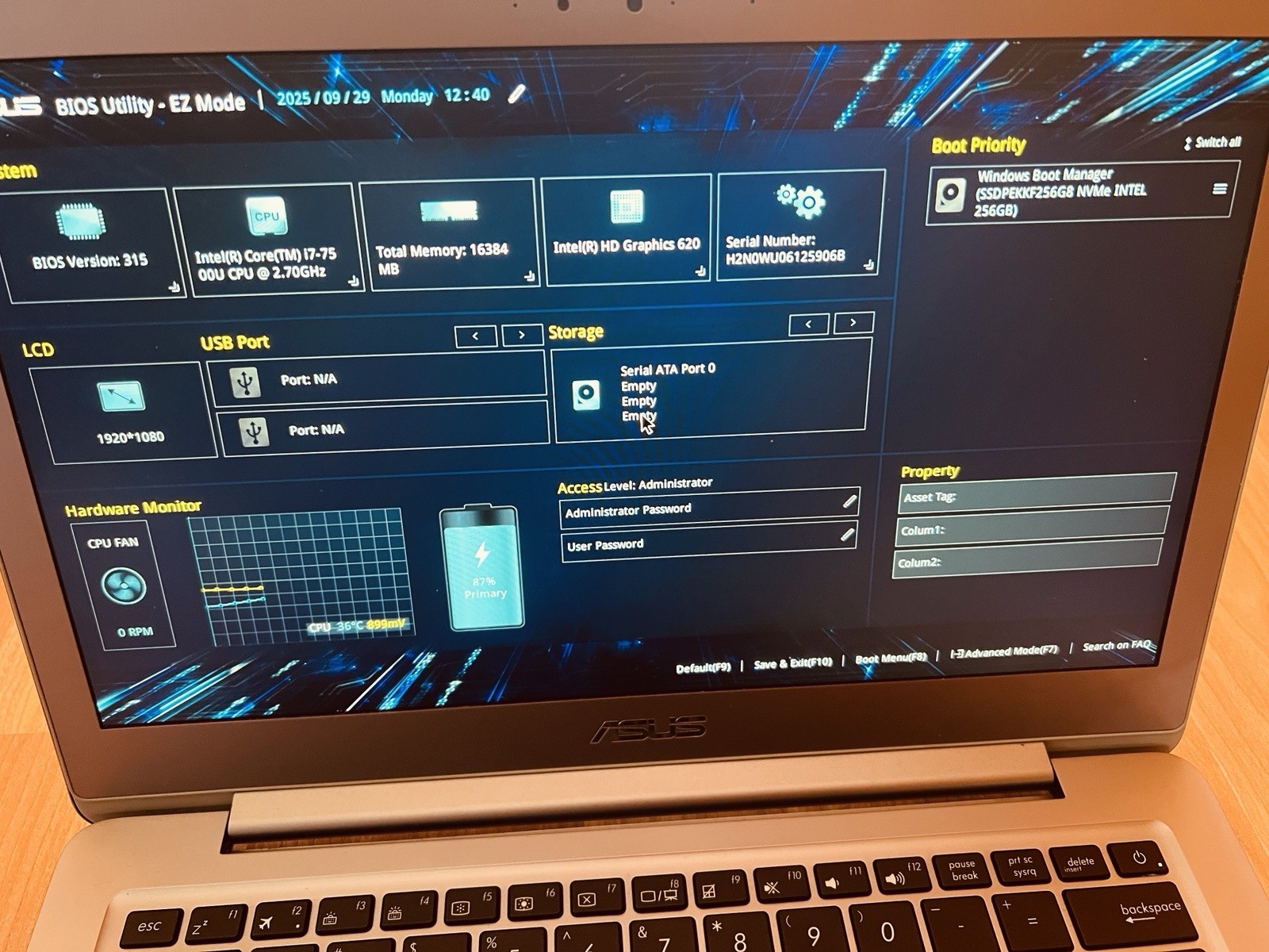 Asus UX330U(AK) , i7, 16 GB Ram, 256GB , Win 11 Pro, Zenbook Slime, New Battery