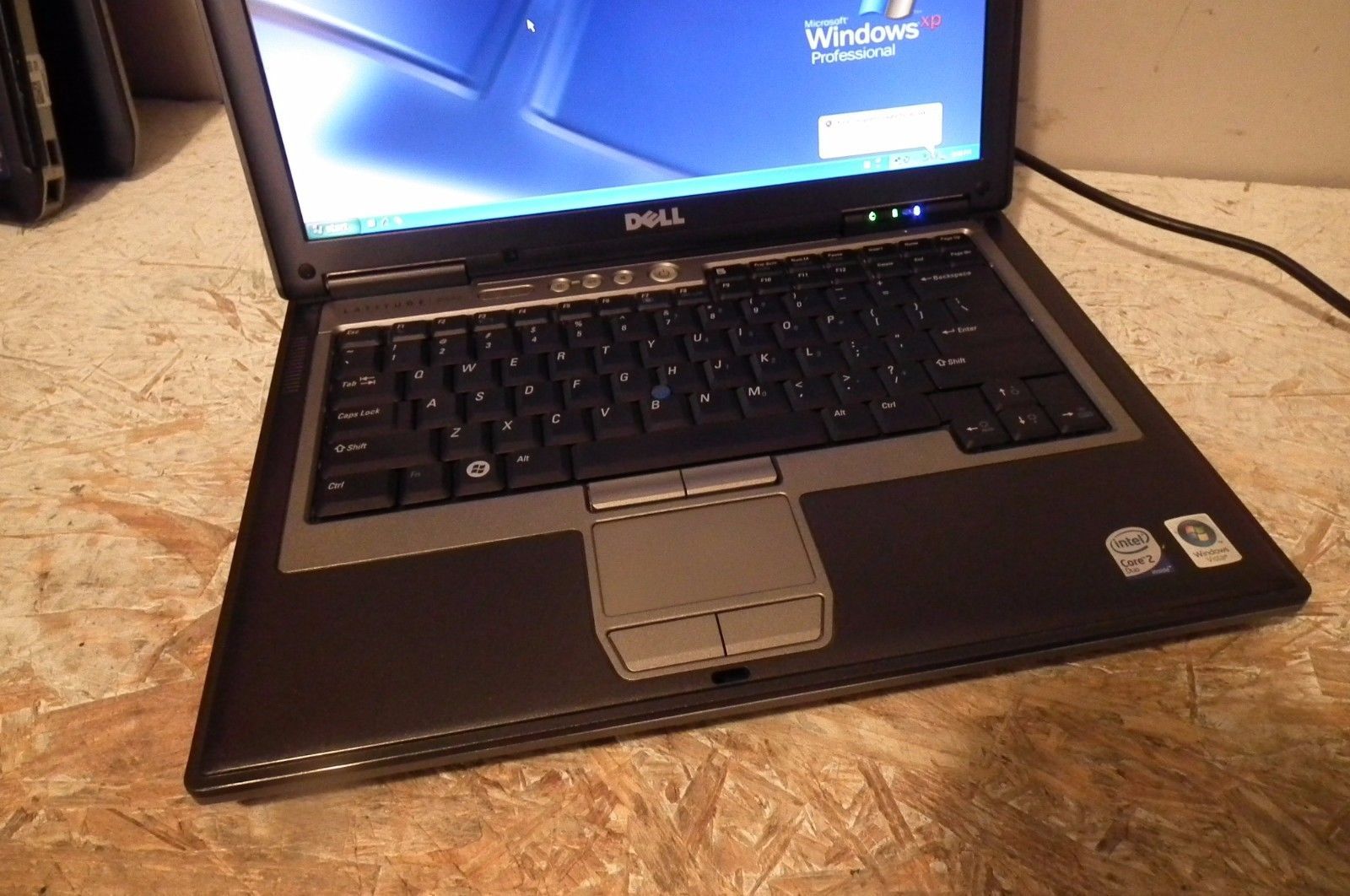 Dell D520 Laptop / 1.66ghz / 2gb / Windows XP / WIFI / DVD / CDRW rs232 serial
