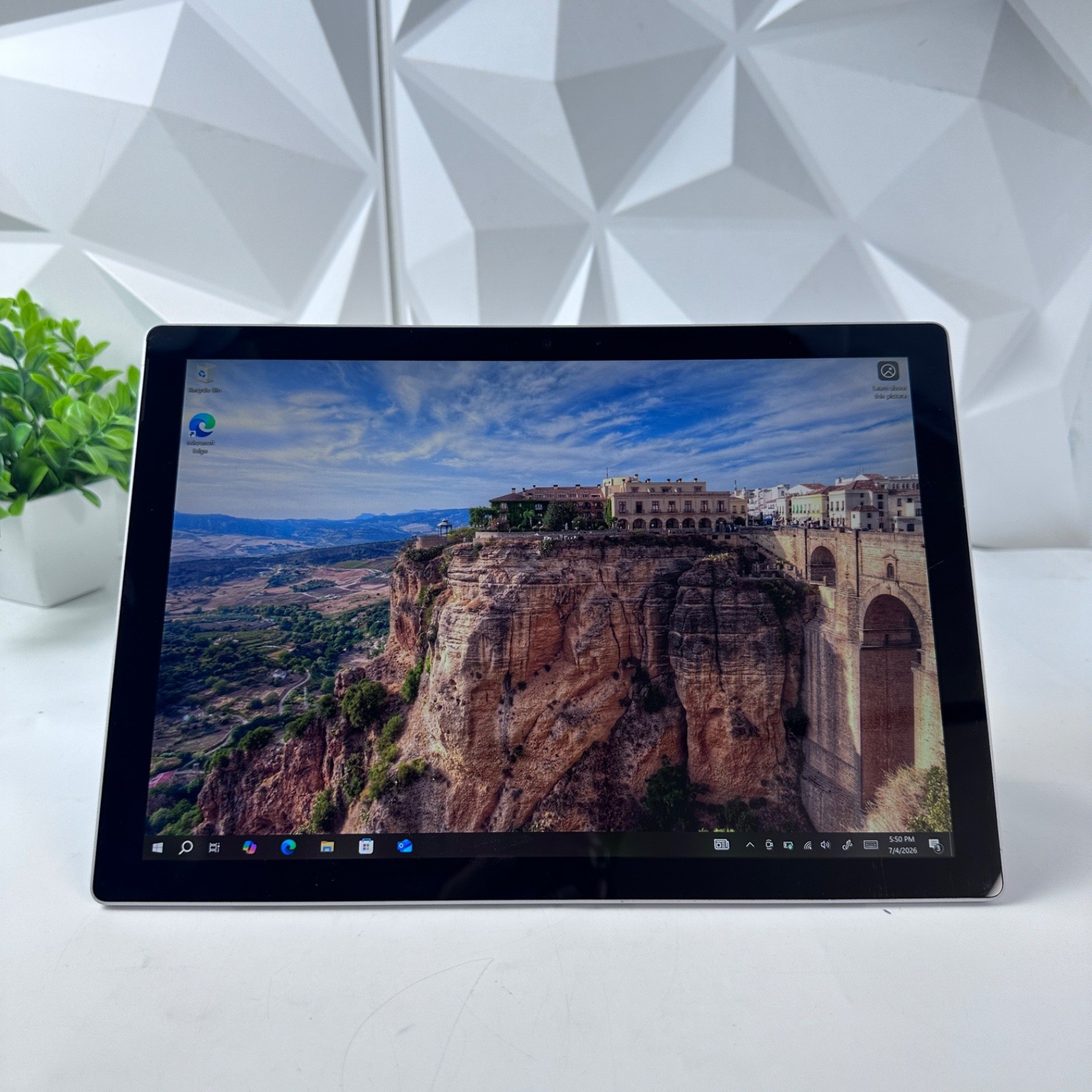 Microsoft Surface Pro 5 1807 12.3″ i5-7300U, 8GB, 256GB SSD, Windows 10 Pro LTE