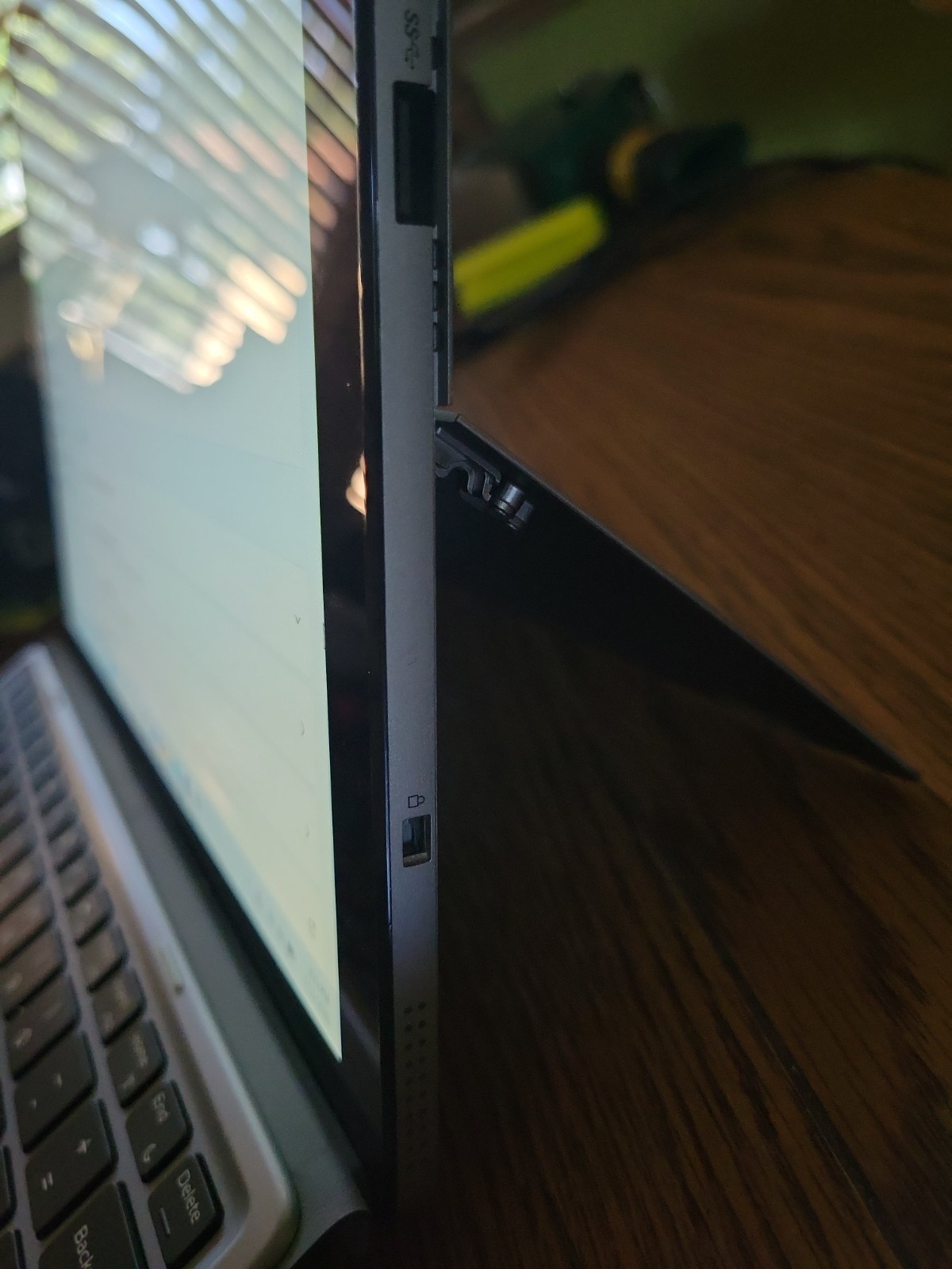 Dell Latitude 7210 2-in-1 Touch Screen, W11 Pro, 256GB SSD, 8GB RAM, i5-10310U