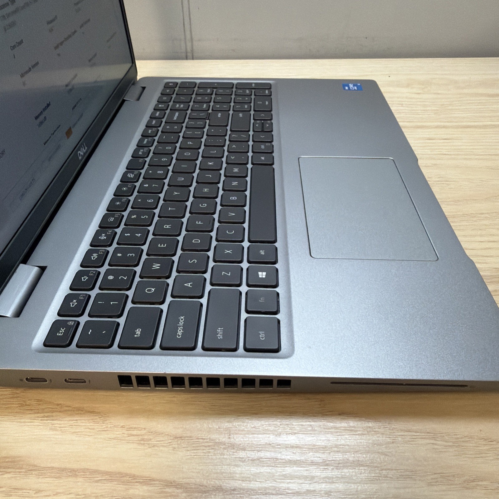 Dell Latitude 5520 i5-1145G7 16GB 512GB SSD 15″ FHD Win11 – Some Scratches