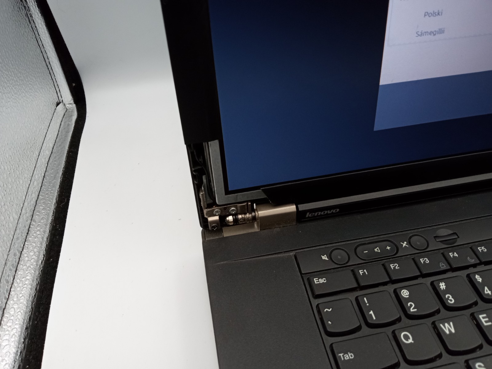 Lenovo ThinkPad L530 15″ Intel i3-3120M 4GB 60GB SSD Linux Mint – NO BATTERY -RR