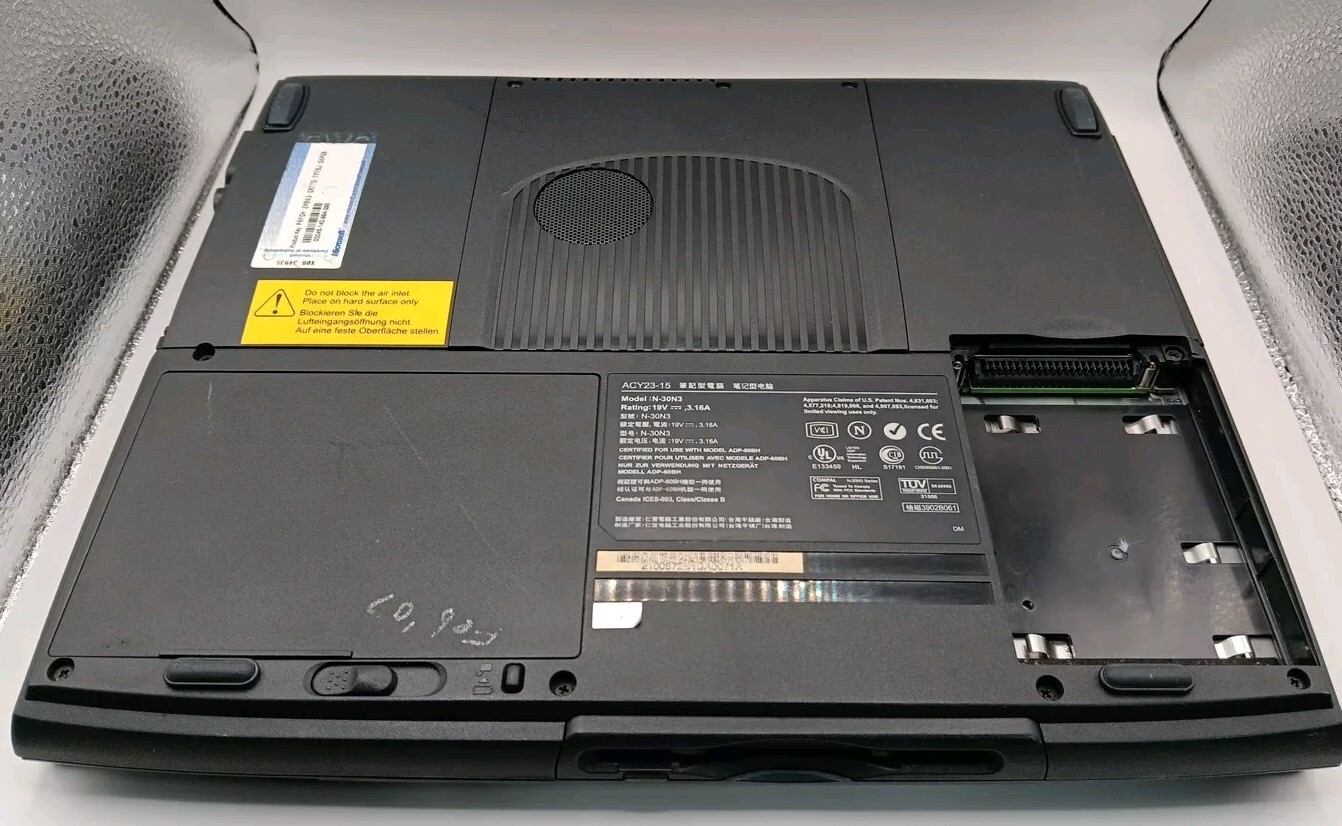 LAM ACY23 Vintage Laptop 15″ Intel Pentium 3 1.20GHz/896MB/1.44/DVD/No Cord/HD