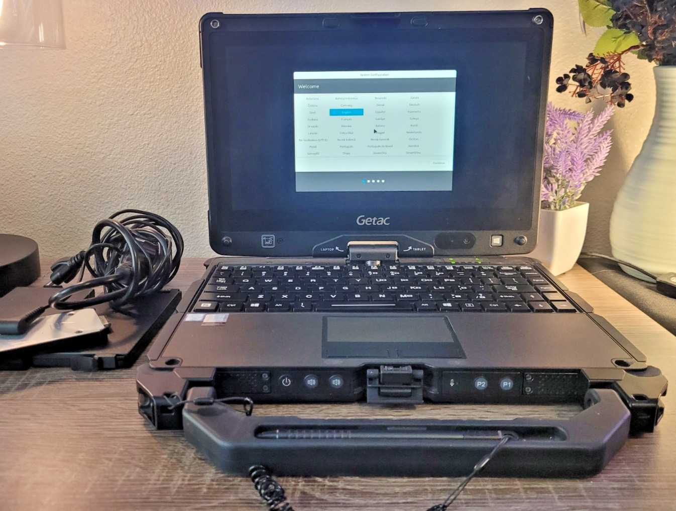 Getac V110G4 Tough 2-in-1 w/ 4 Batteries, 2 Caddies a 256GB & 128, Charger Linux