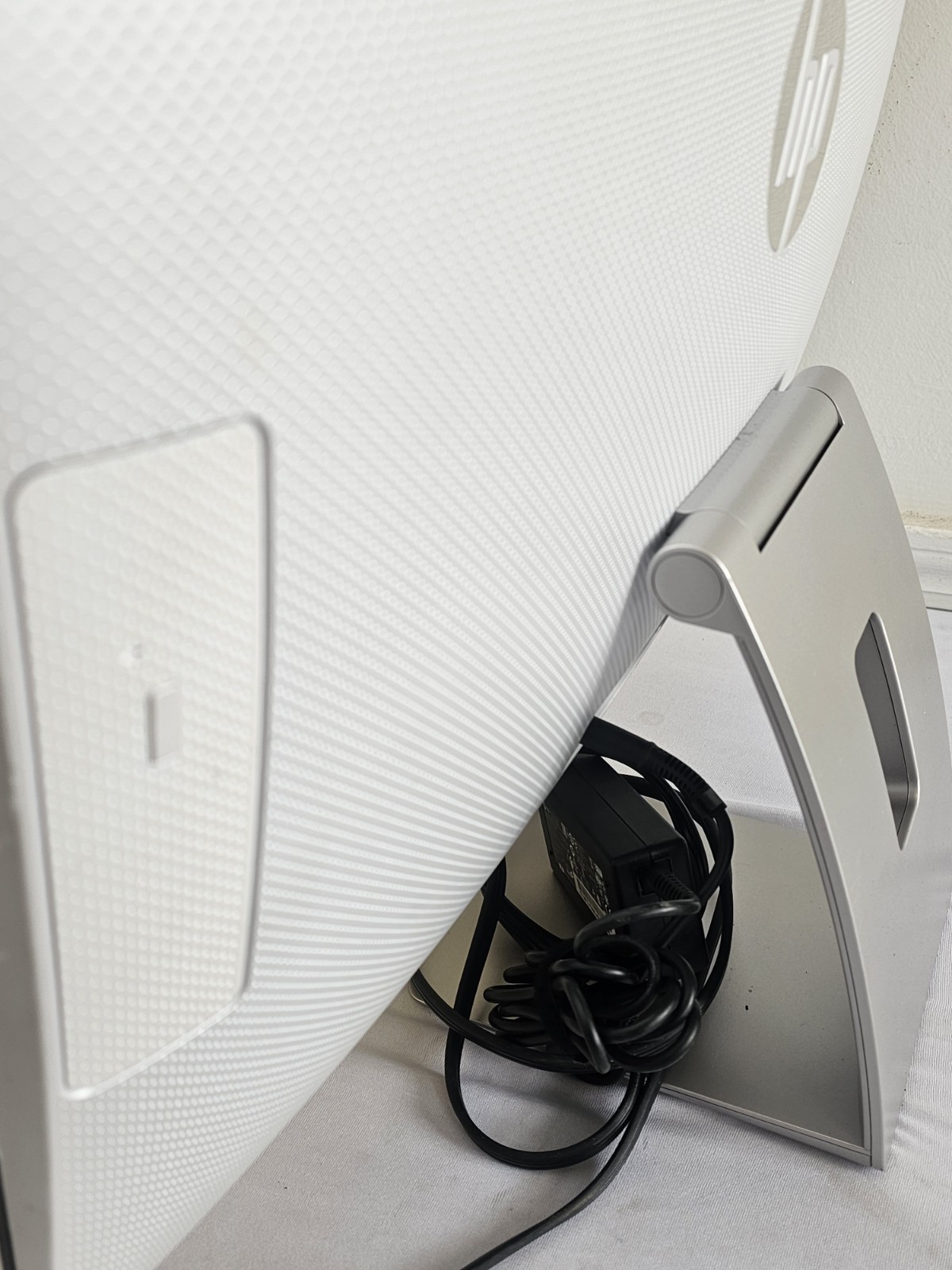 HP Pavilion Aio 23-Q012 All-In-One – AMD A8-7410 – 4GB RAM – 1TB SSD – Win 10