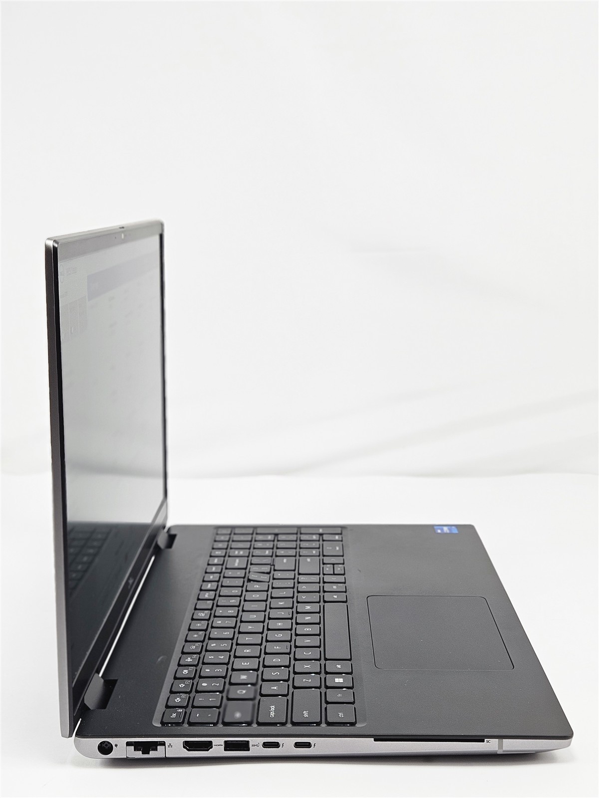 Dell Precision 7670 i7-12850HX RTX A1000 64GB RAM 1TB SSD 16″ Mobile Workstation