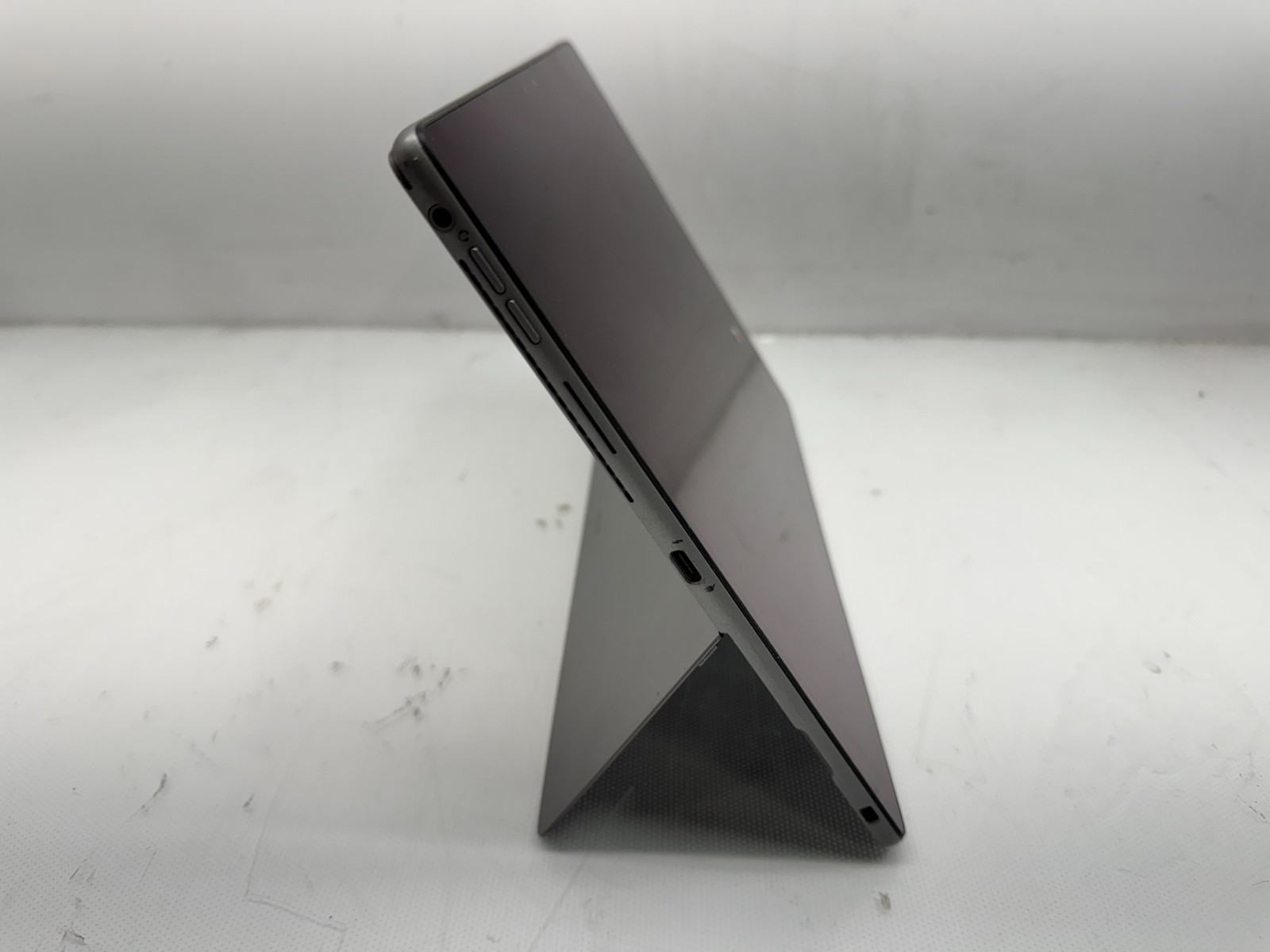 Latitude 7320 Detachable Intel i5-1140G7@1.1GHz 16GB 256G W/AC Window11 *READ**