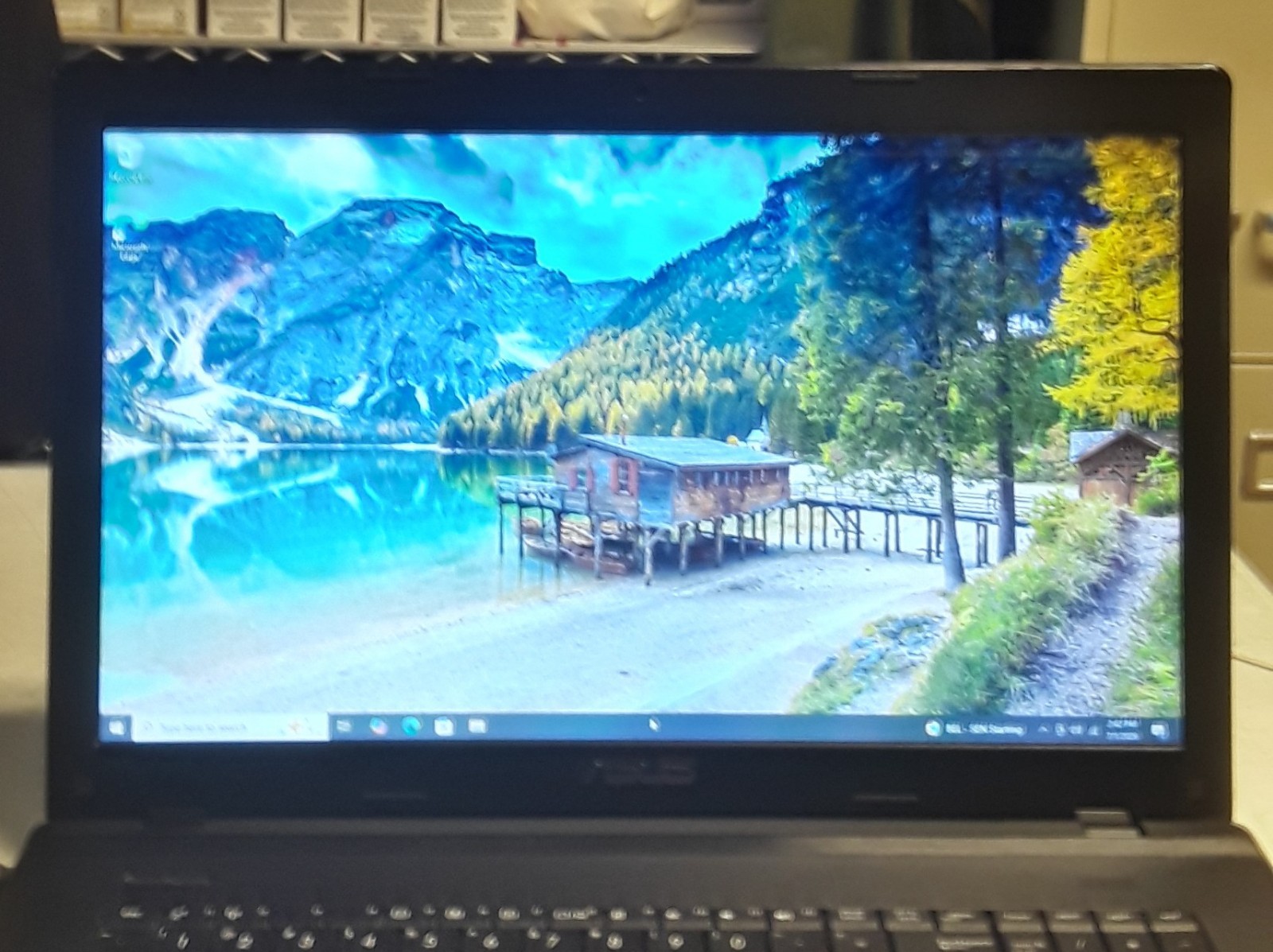 Windows 10 MINT ASUS F75A 17.3″ Intel Core i3 2.30GHz 8GB RAM 500GB and Charger