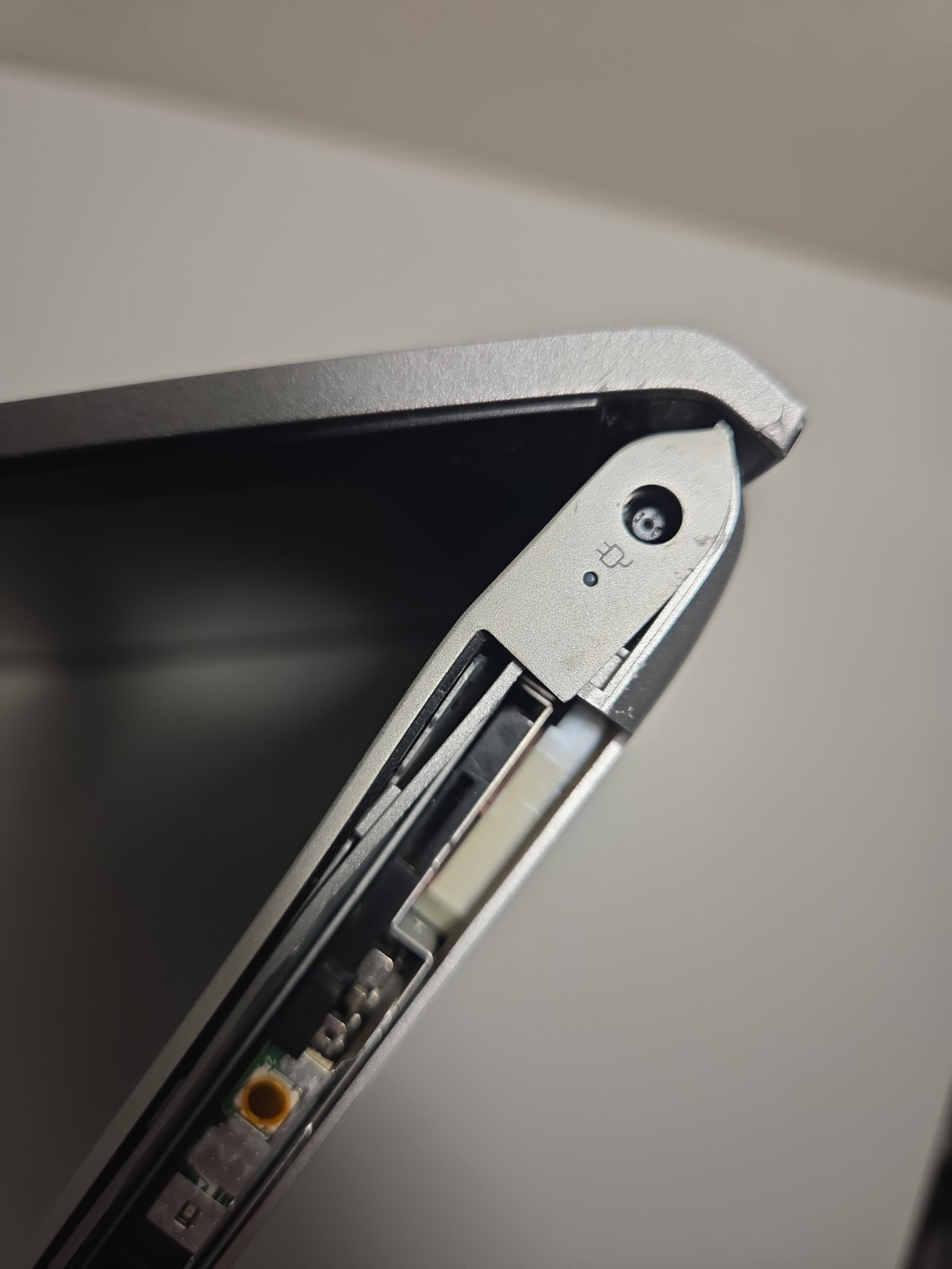 HP Tscr15,6/ i5-8250u/ 8Gb/ ssd 127Gb/Camera/../ Battery Is BAD, NO AC #12