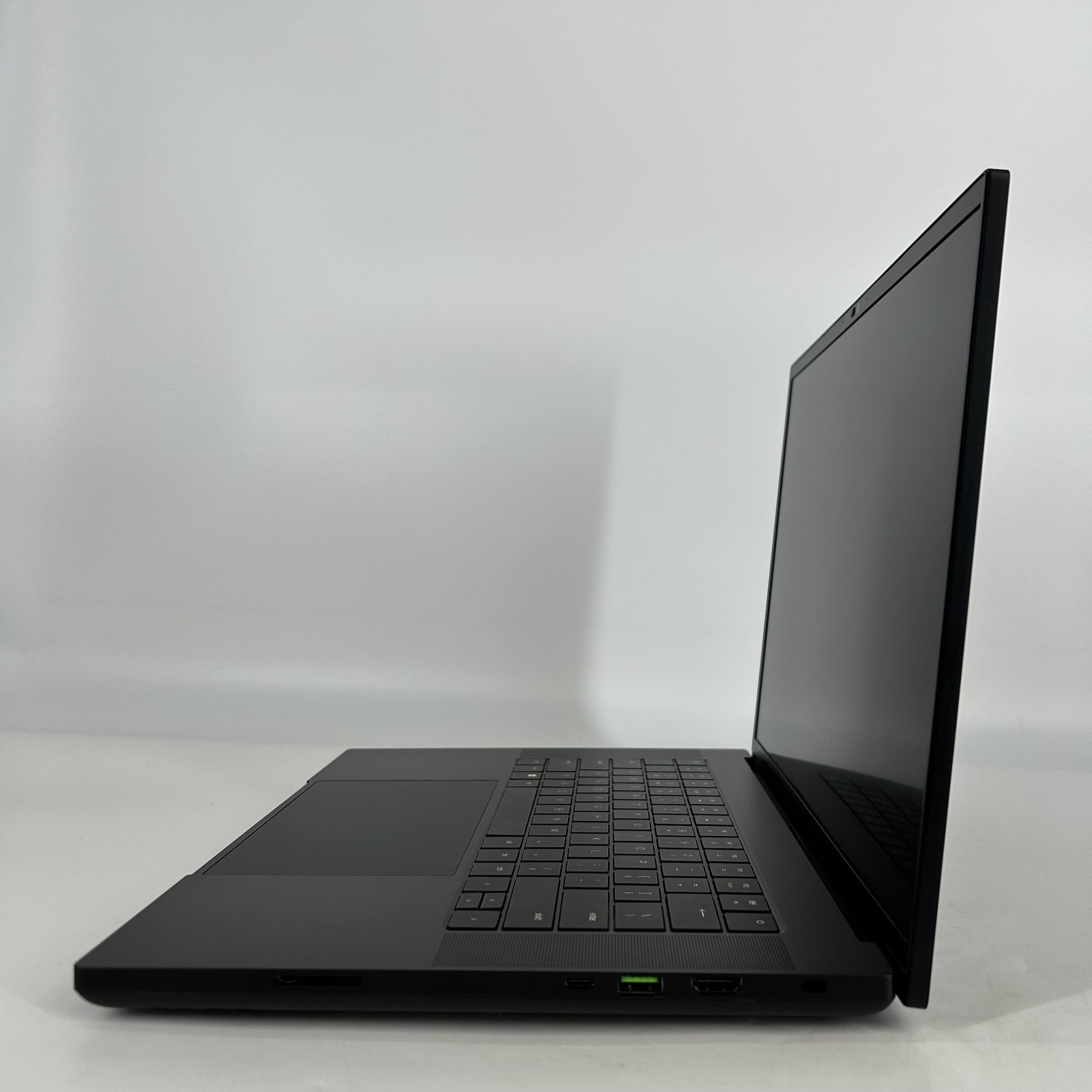 Razer Blade 16 240Hz FHD+ 2.2 GHz i9-13950HX 32GB 1TB/1TB NVIDIA RTX 4090 READ