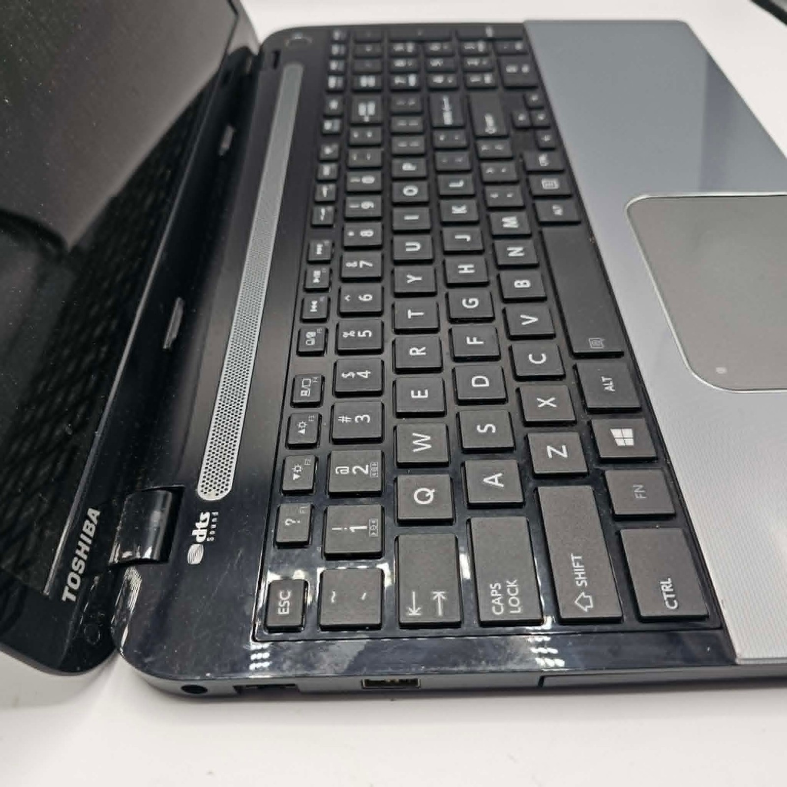 Toshiba Satellite L55 Intel Core i5 4200u No RAM No HDD 15.6″ FOR PARTS