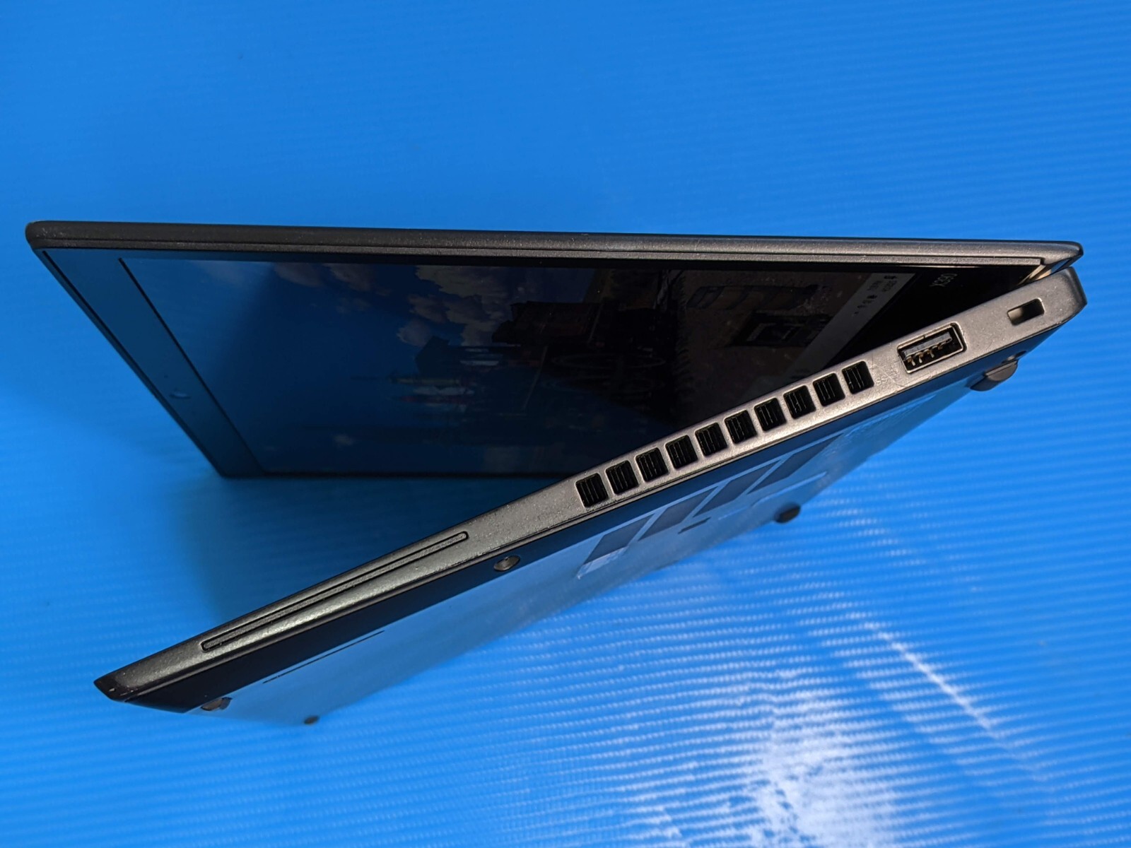 Lenovo ThinkPad X390 13.3″FHD i5-10210U 1.6GHz 8GB 256GB SSD Win 11 Pro +Charger
