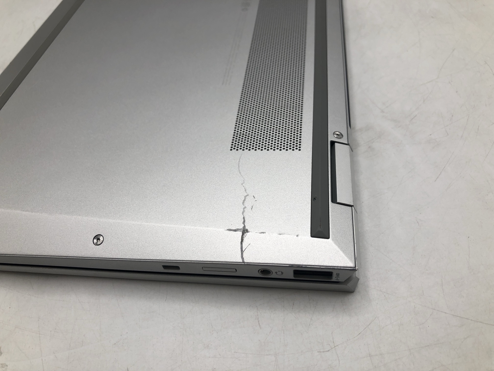 HP Elitebook x360 1040 G8 – I7 14″ Touch 3.0Ghz 16 GB 512GB Grade D