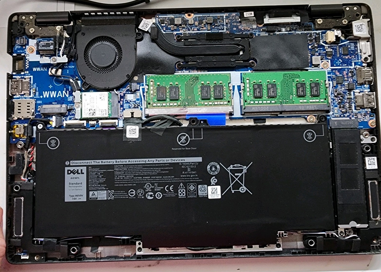 Dell Latitude 5300 13.3″ i5-8365U 16GB 500GB NVMe SSD Win 11 Pro Charger & Batt