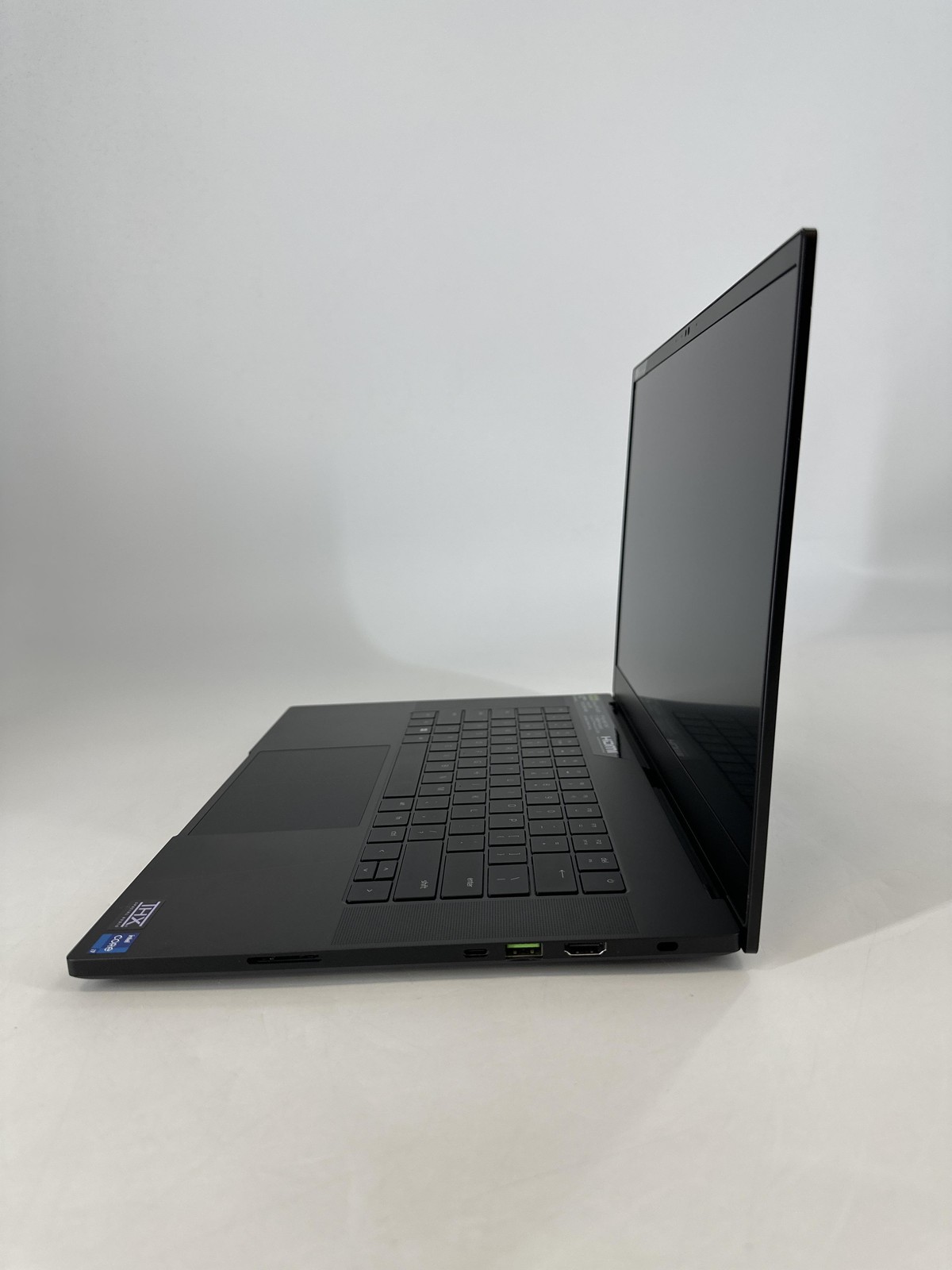 Razer Blade 15 240Hz 2K 2.5 GHz i7-13800H 16GB 1TB SSD NVIDIA RTX 4070 Excellent