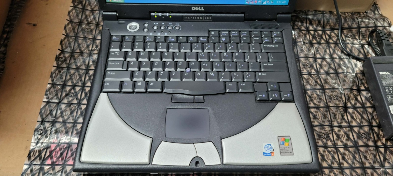 Retro DELL INSPIRON 8200 LAPTOP 512MB RAM 40GB Windows Loaded w/WiFi BAD BATTERY