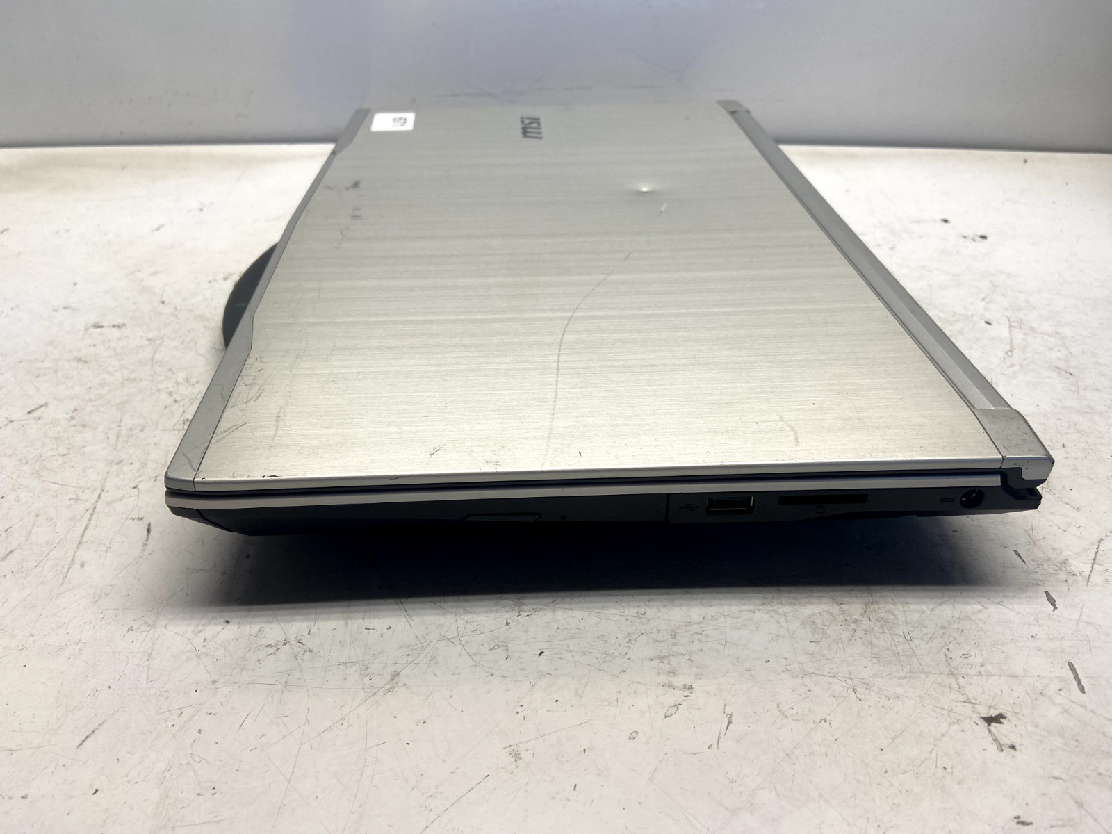 MSI MS-16J5 Intel Core i5-6300u 8GB GTX 960M NO HDD NO BAT – FOR PARTS