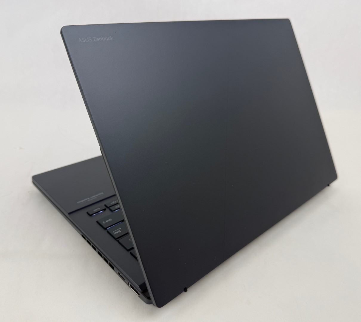 ASUS Zenbook DUO 14″ OLED Touch Displays Core Ultra 9 285H 32GB 2TB SSD W11H