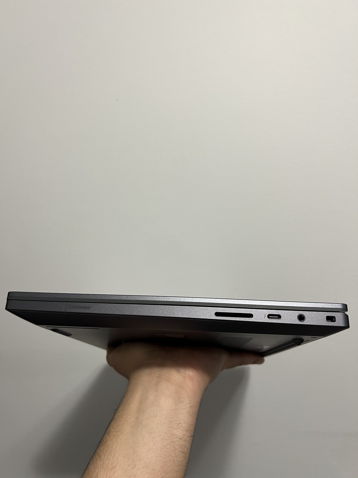 Dell Pro Max 16 Premium MA16250 16″ Core Ultra 7 265H 2.2GHz 64GB RAM 2TB SSD