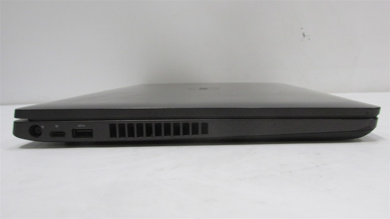 Dell Latitude 5500 i5-8365U 1.6GHz 8GB RAM 256GB m.2 15.6″ Win 11 Pro COSM DMG