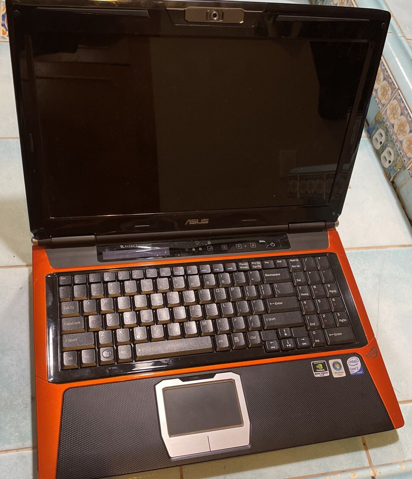 ASUS Republic of Gamers (ROG) G50V Parts/Repair Powers Up