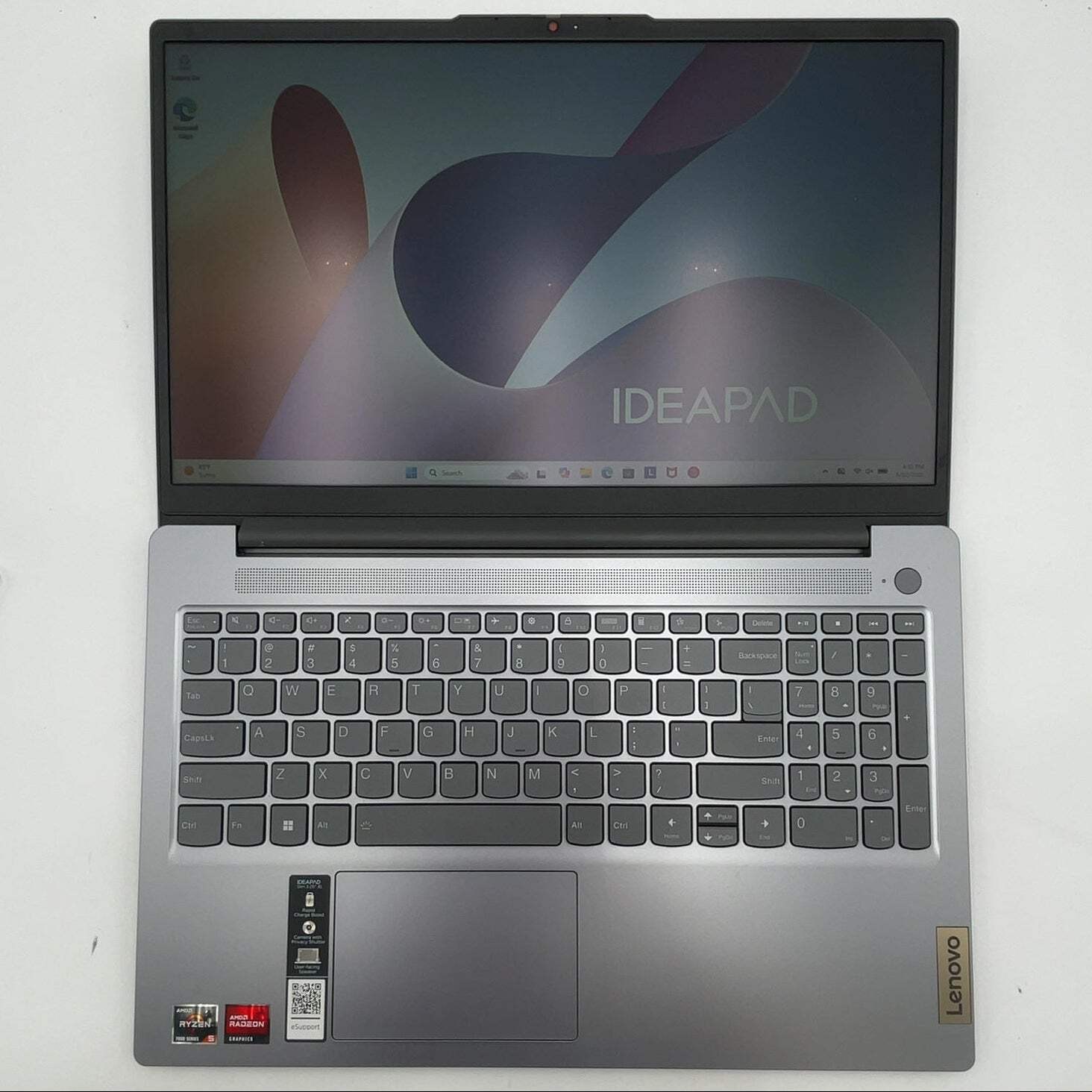 Lenovo IdeaPad Slim 3 15AMN8 15.6″ Ryzen 5 7520U 2.8GHz 8GB RAM 512GB SSD
