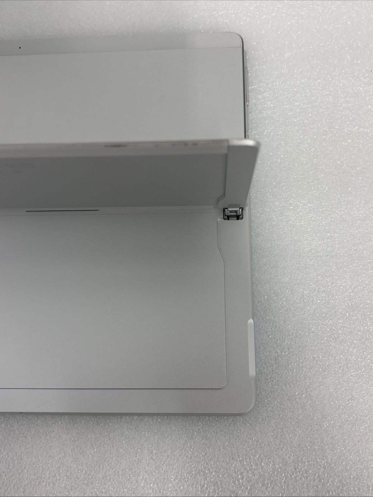 Microsoft Surface Pro 8 (256GB, Intel i5 11th, 16GB, LTE) Platinum *Scratches*