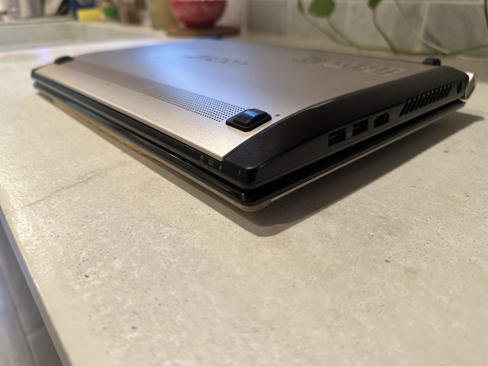 Acer Iconia 6120 PAU30 Dual Touch Screen Laptop Very Rare Windows 10 Upgraded