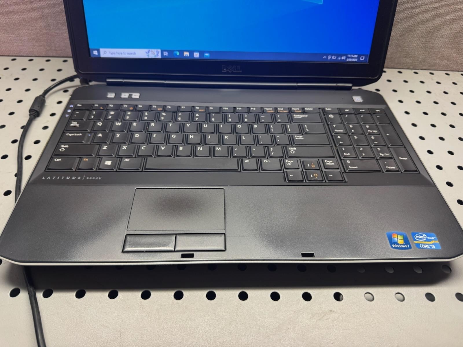Dell Latitude E5530 Intel Core i5-3230M @ 2.60GHz 8GB RAM 250GB HHD 15.6″ LAPTOP