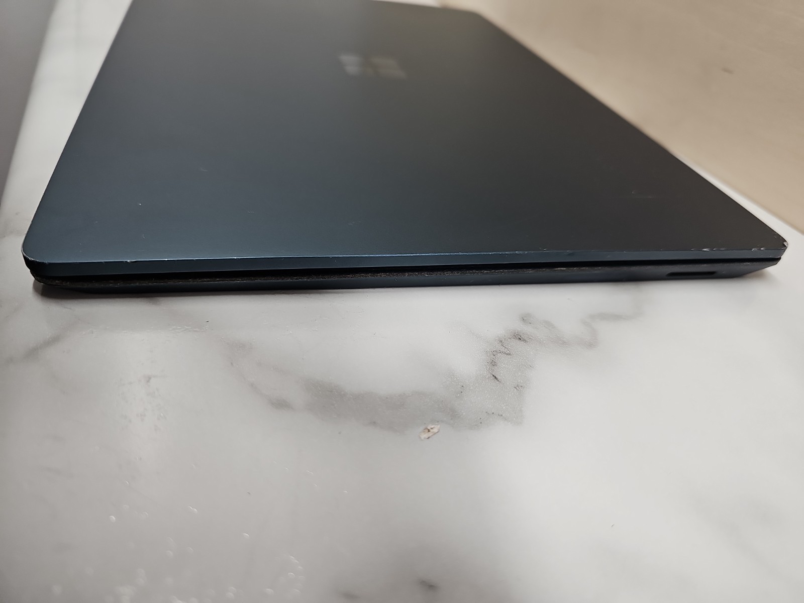 Microsoft Surface Laptop 2 13.5″ Cobalt Blue i5 8GB 256GB