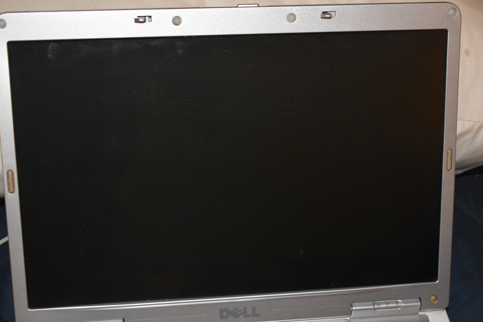 Dell Inspiron 1501 Laptop Mobile AMD Sempron 3500+ 1GB Ram 60GB HDD Windows XP