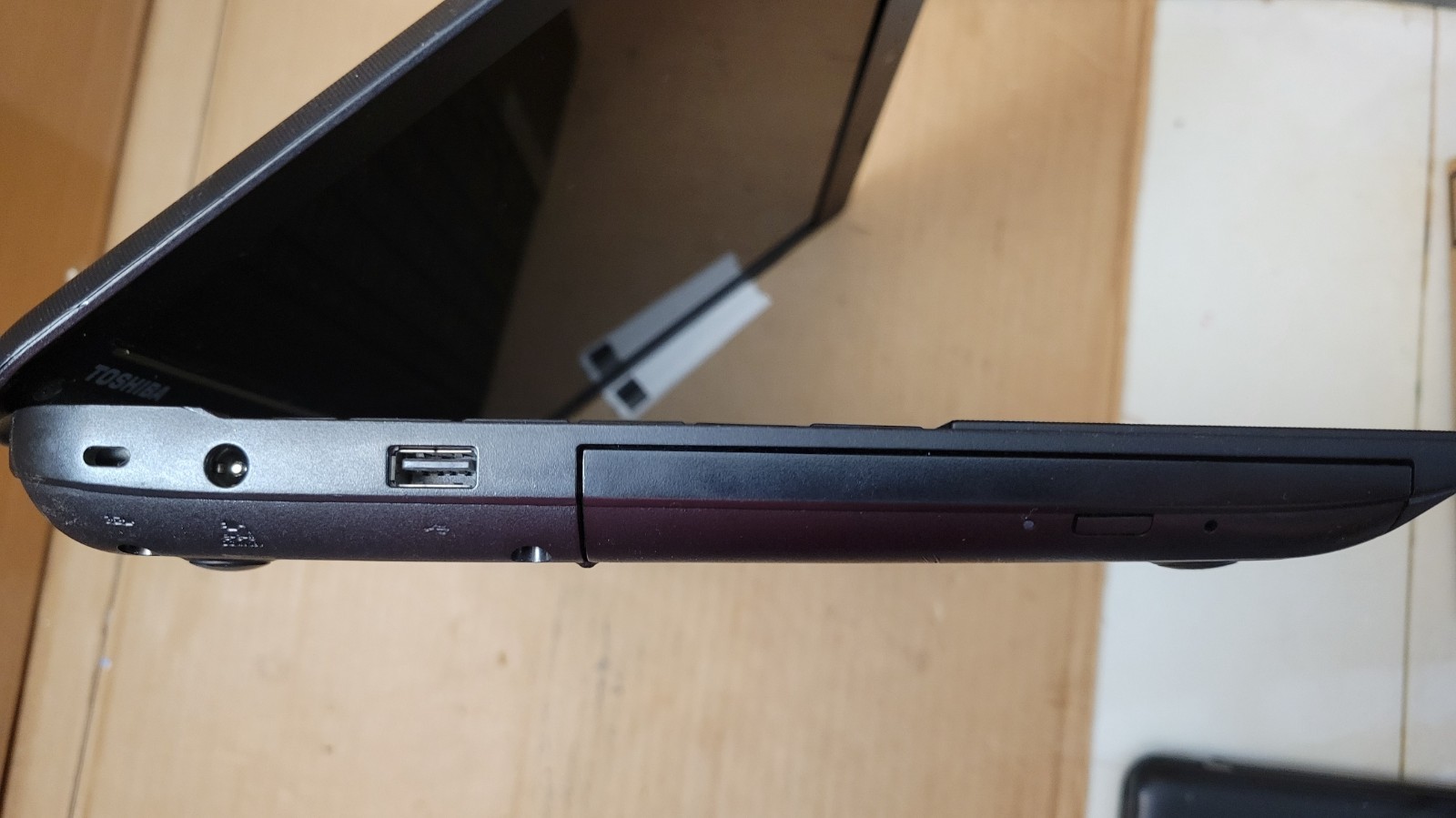 Toshiba Satellite C55D-A5382 AMD A4-5000 W/Radeon 1.5GHz 4GB RAM 320GB HDD Win10