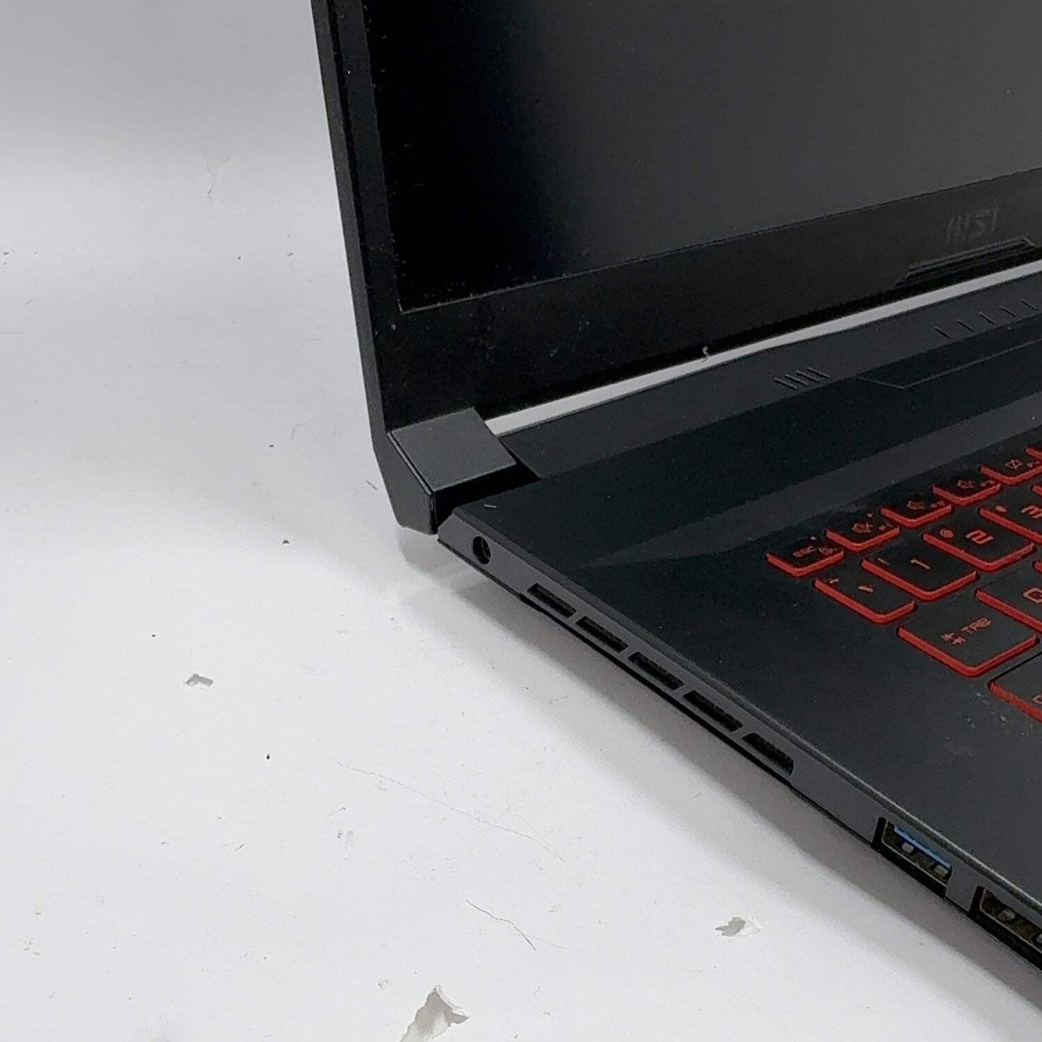 Broken MSI Katana GF76 17″ i7-11800H 32GB RAM 512GB SSD GeForce RTX 3050 Ti Read