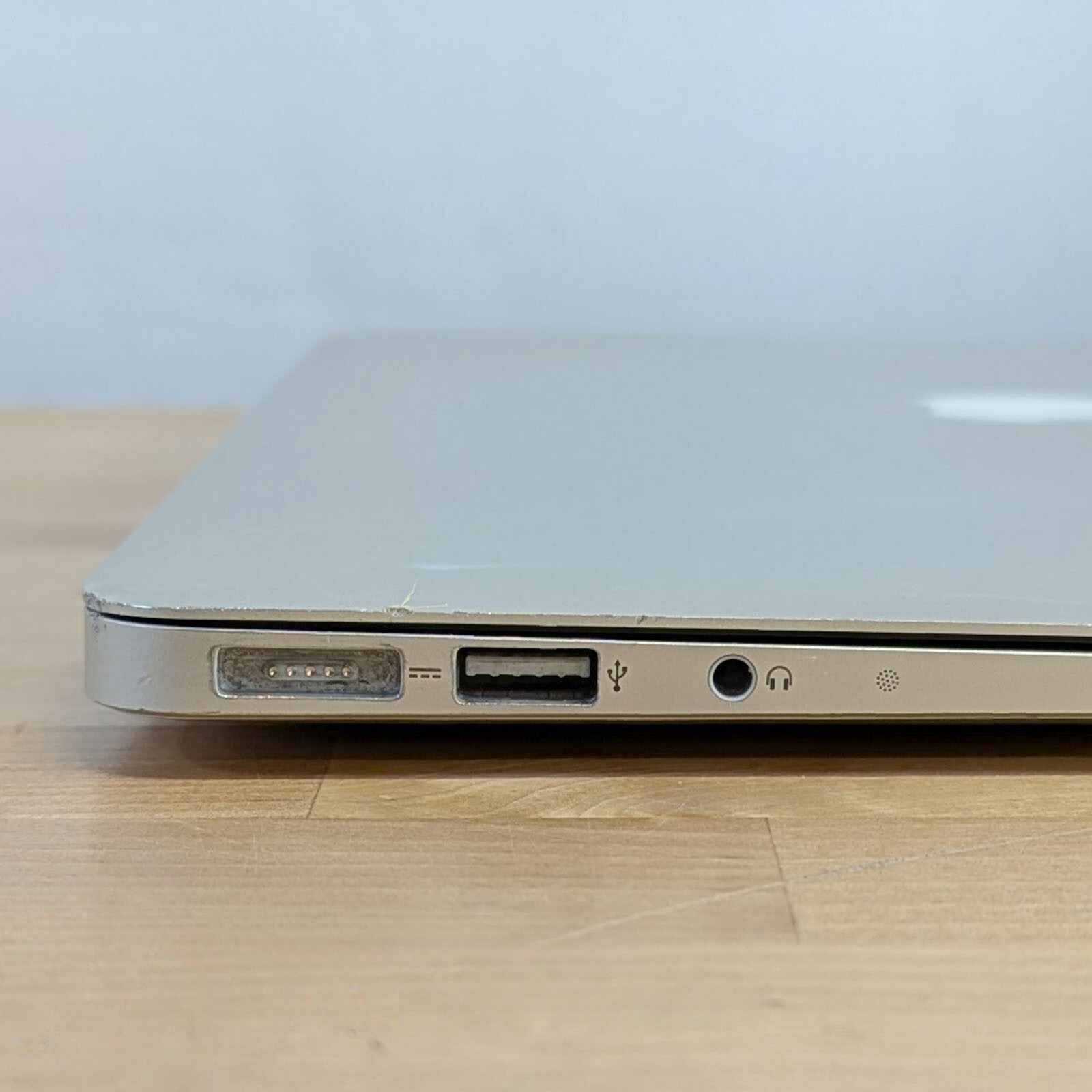 Apple MacBook Air A1466 i5-3427u 1.80GHz 4GB RAM (2012 – No Drive)